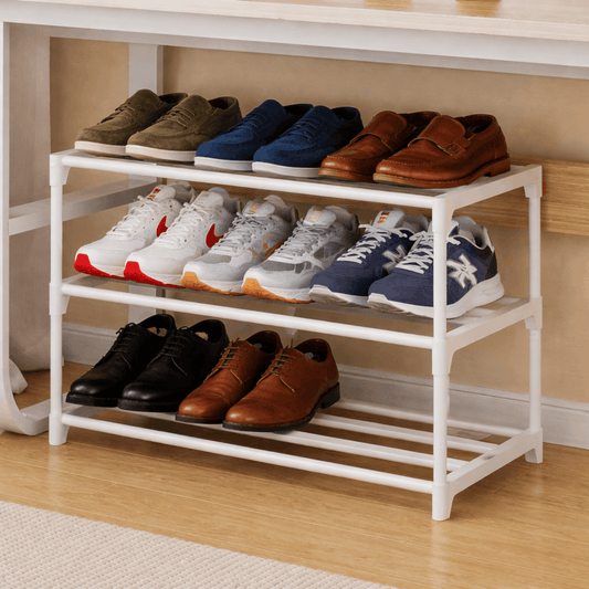 Praktisch schoenenrek met drie lagen en metalen frame, ideaal voor het netjes opbergen van verschillende soorten schoenen in de hal of kast.