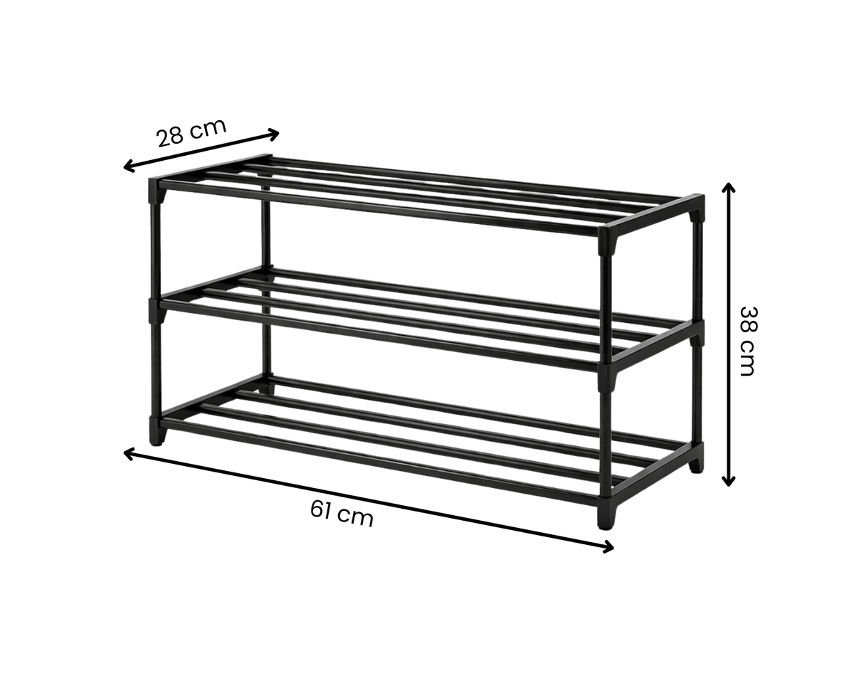 Zwart metalen schoenenrek met drie lagen, 61 cm breed en 38 cm hoog, ideaal voor het overzichtelijk opbergen van schoenen in hal of kast.