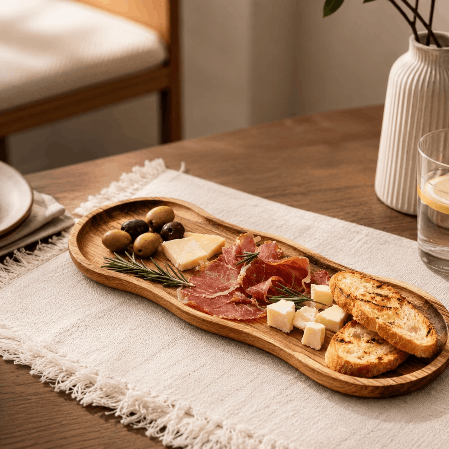 Houten Borrelplank – Organisch Design voor Tapas en Serveren