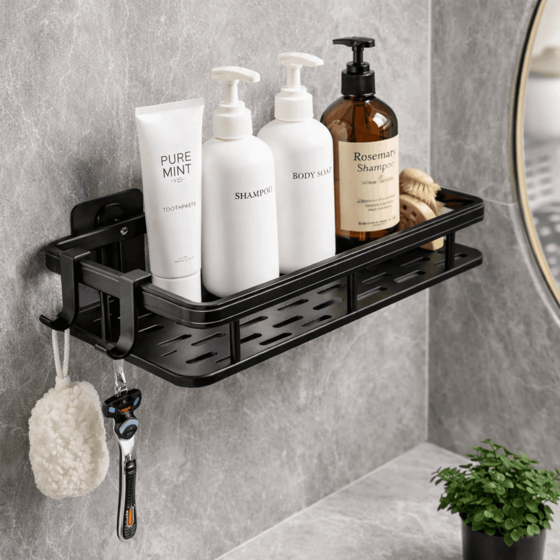 Zwart wandgemonteerd doucherek met opbergruimte voor shampoo, douchegel en accessoires, bevestigd aan een tegelwand in de badkamer.